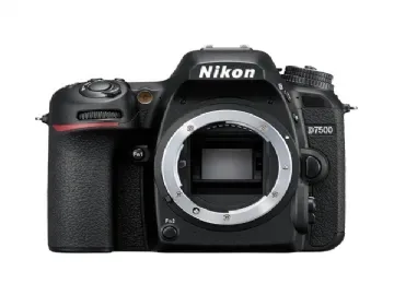 Nikon D7500 + AF-S DX NIKKOR 18-140 VR