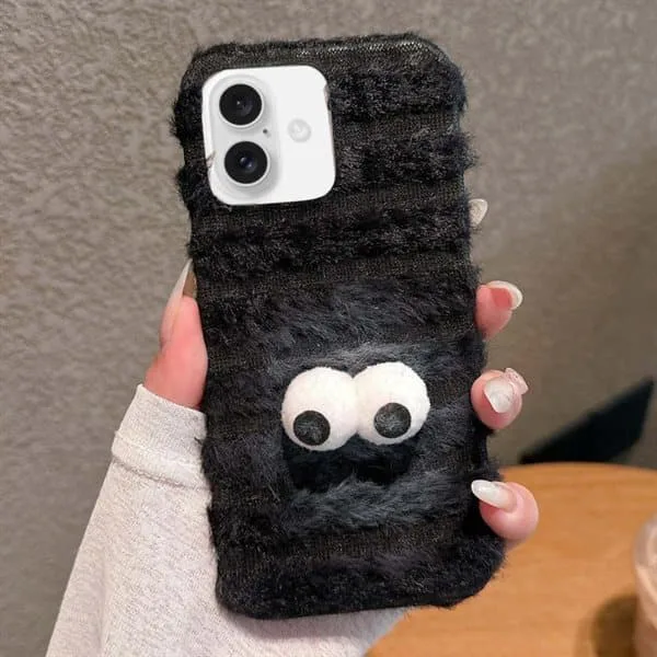 Fluffigt Bakskal till iPhone 16 Plus