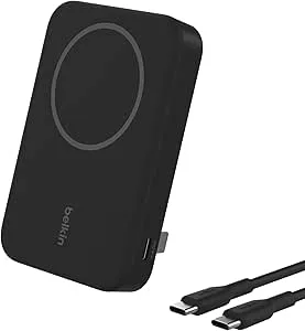 Belkin BoostCharge Pro trådlös powerbank 8000 mAh med Qi2, MagSafe-kompatibel bärbar laddare + inbyggt utfällbart stöd