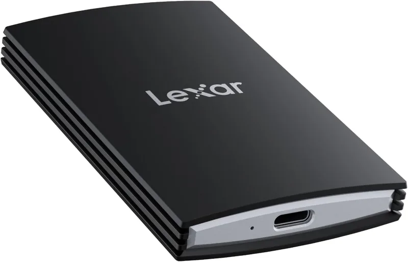 Lexar ARMOR 700 Bärbar SSD 1TB, upp till 2000 MB/s läs och skriv, Extern SSD USB 3.2 Gen 2x2, IP66 vatten- och dammbeständighet (LAR700X001T-RNBNG)