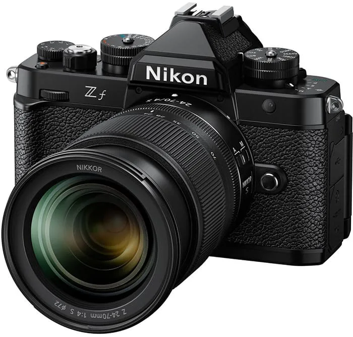 Nikon Z f plus Z 24-70 mm f/4 VR Svart