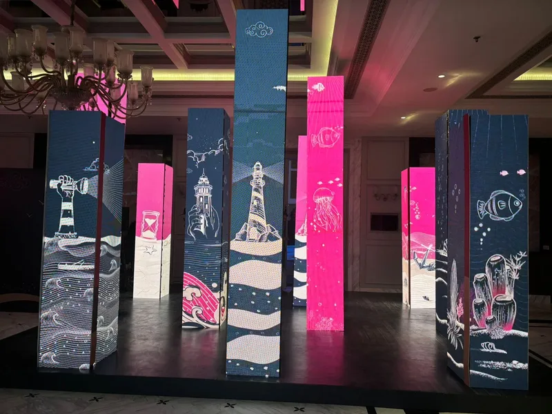 Multi Display Wall Pillar