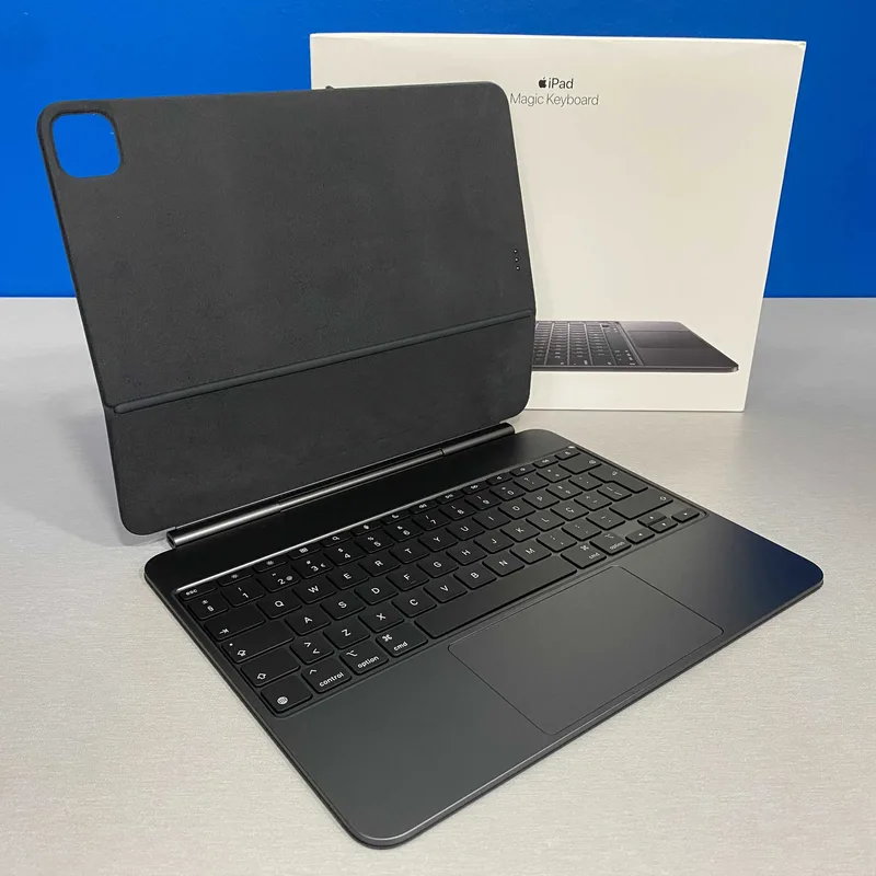 Apple MWR53PO/A Cover and keyb