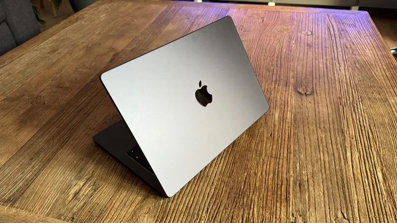 Apple MacBook Pro 14,2"