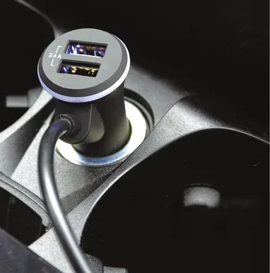 Wave billaddare, med två USB-kontakter + Typ-C-kabel, 15,5 W
